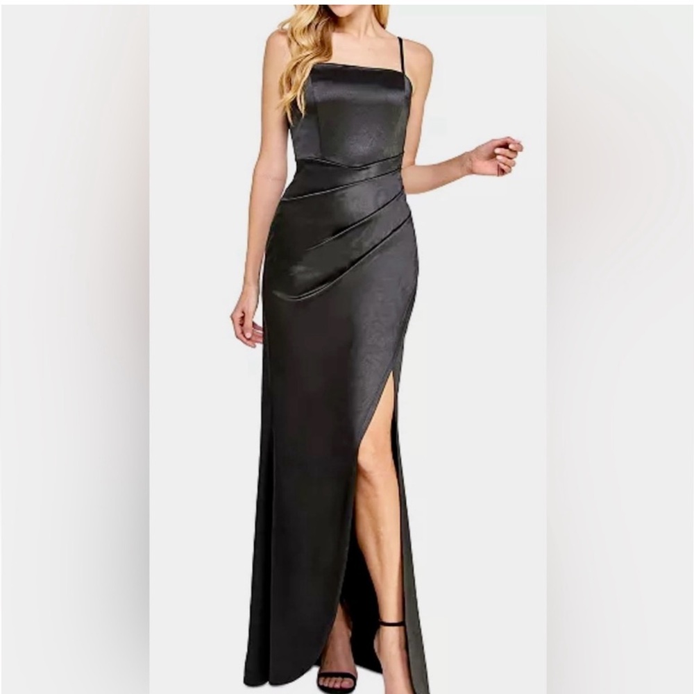 Emerald Sundae
Juniors' Pleated Gown side side S color black